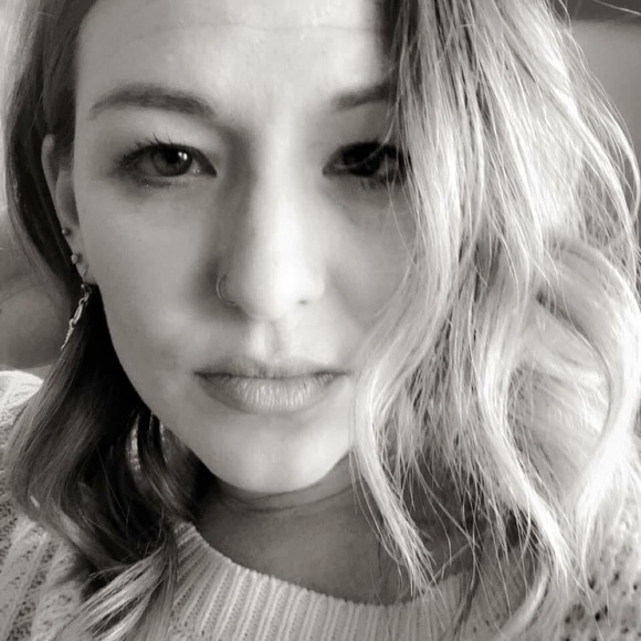 Meet your Posher, Lisa - Picture 1 of 1